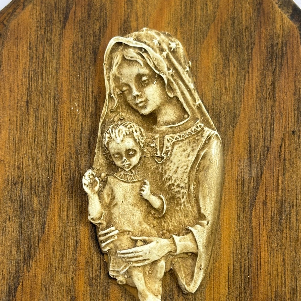 Vintage Virgin Mary and Child Jesus Wood Wall Plaque Religious Icon Relief 7in - Picture 2 of 5